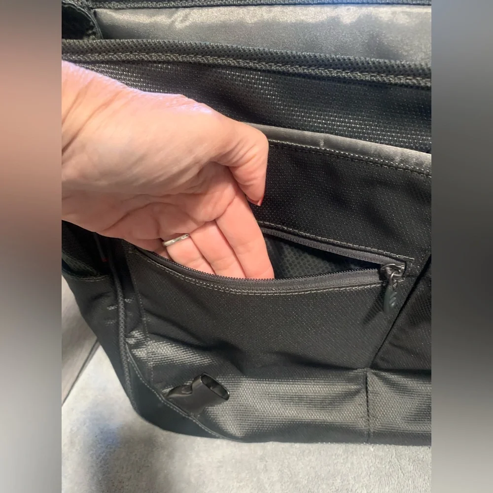 TUMI 5506GRH Black Tech Messenger Laptop Bag Briefcase